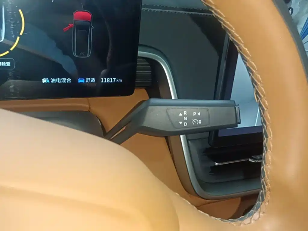 Dongfeng eπ008 2025 210Ultra 5 мест