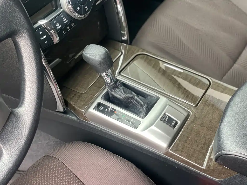 Toyota Reiz — миниатюра 6