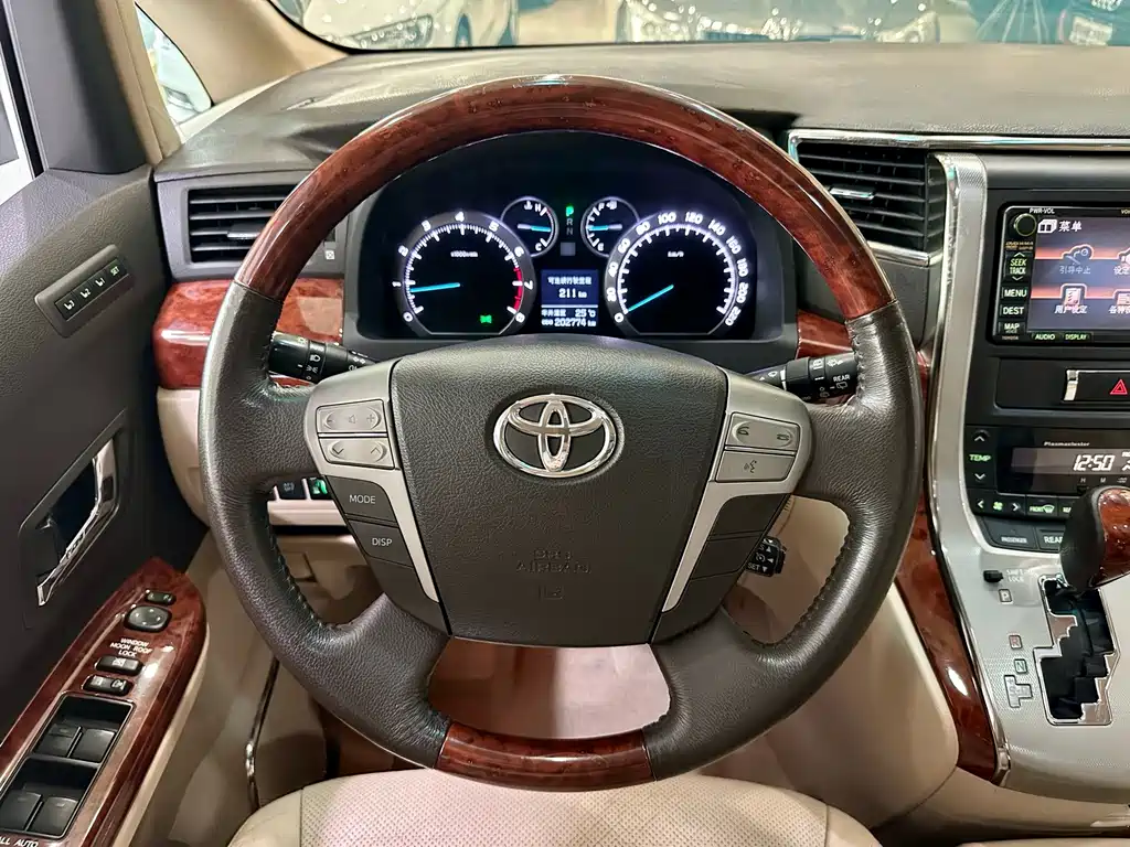 Toyota Alphard — миниатюра 14