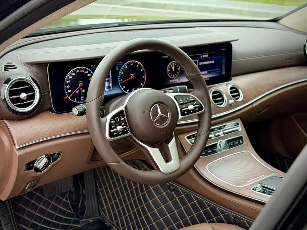 Mercedes-Benz E-Class — миниатюра 8