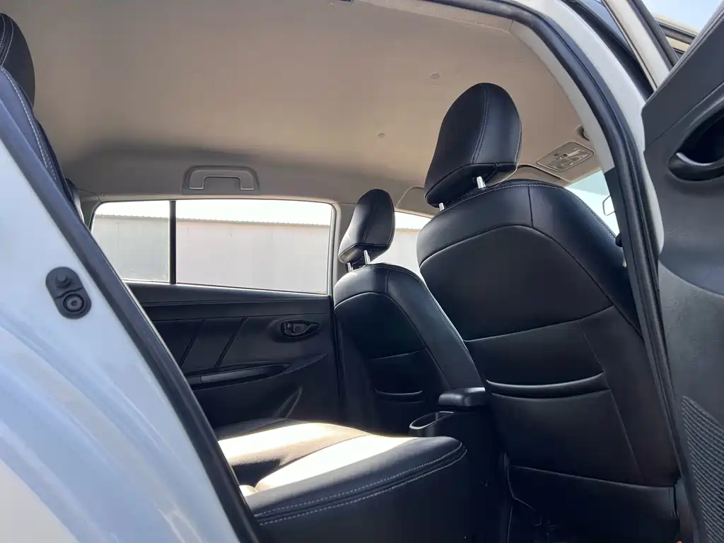 Toyota Yaris L — миниатюра 13