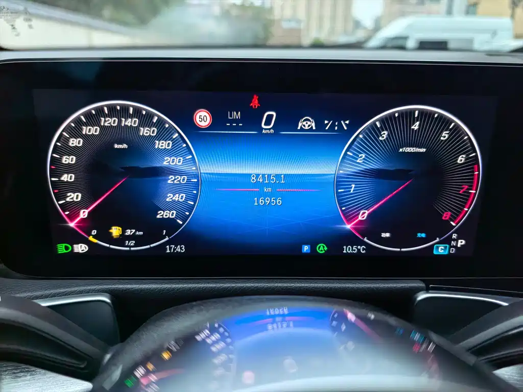 Mercedes-Benz GLB — миниатюра 11