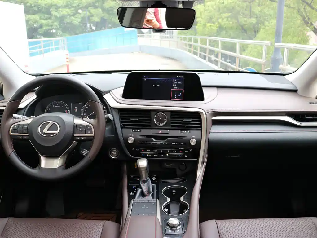 Lexus RX - фото 9