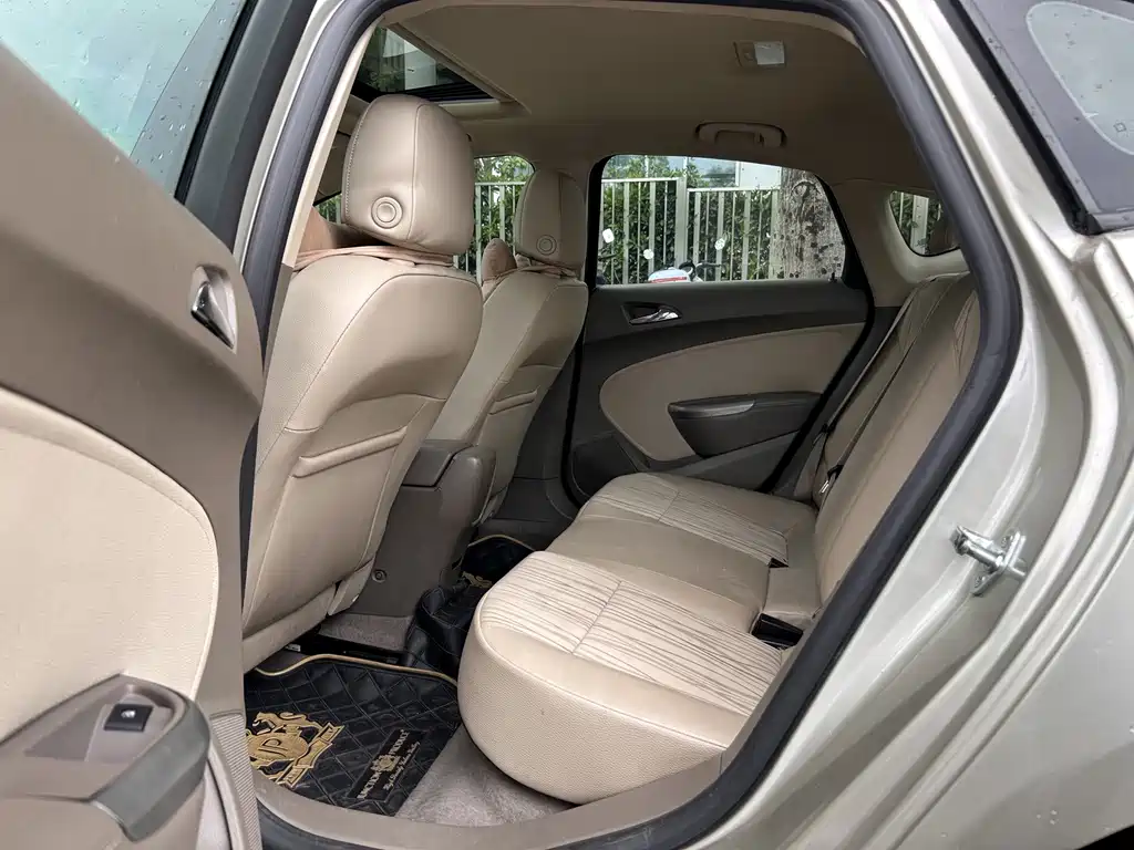 Buick Excelle — миниатюра 7