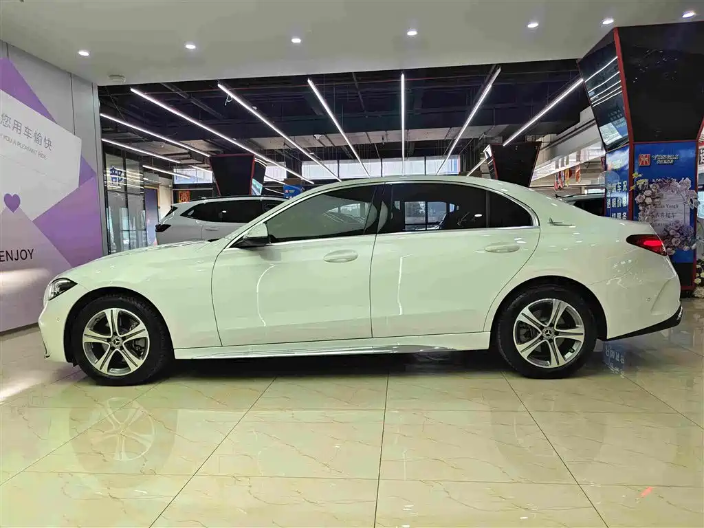 Mercedes-Benz C-Class — миниатюра 7