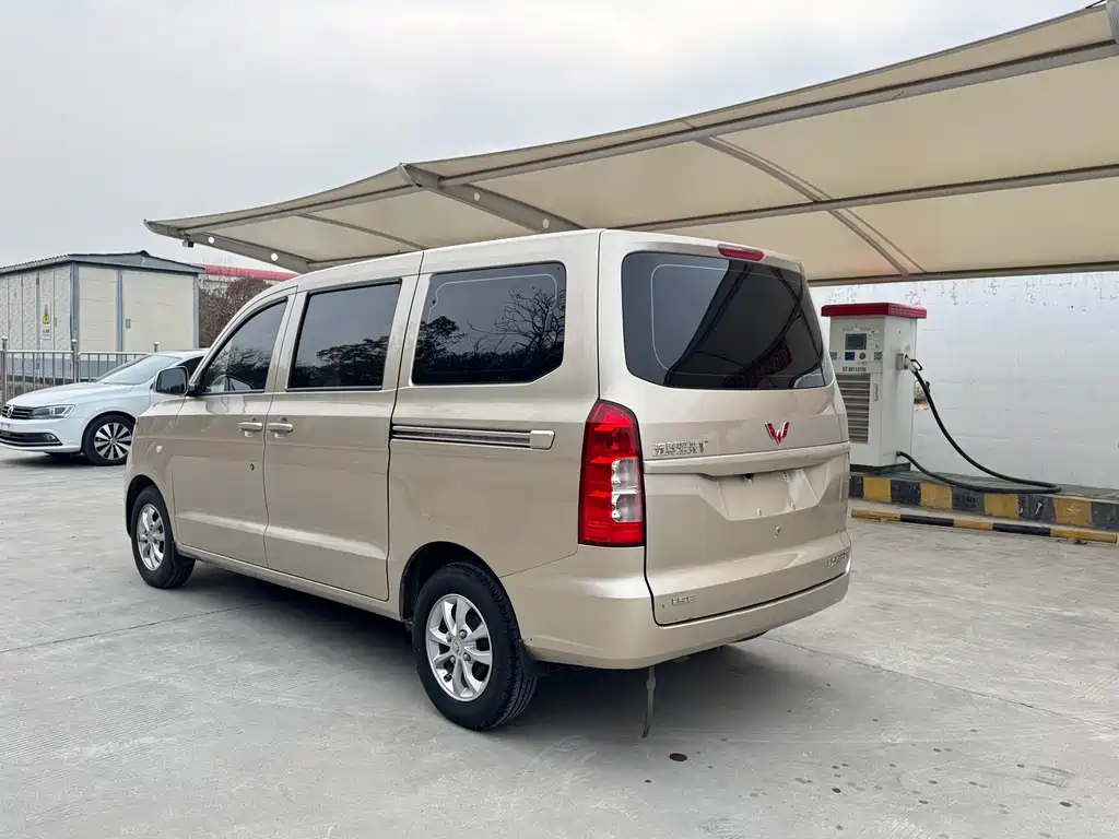 Wuling Hongguang V — миниатюра 6