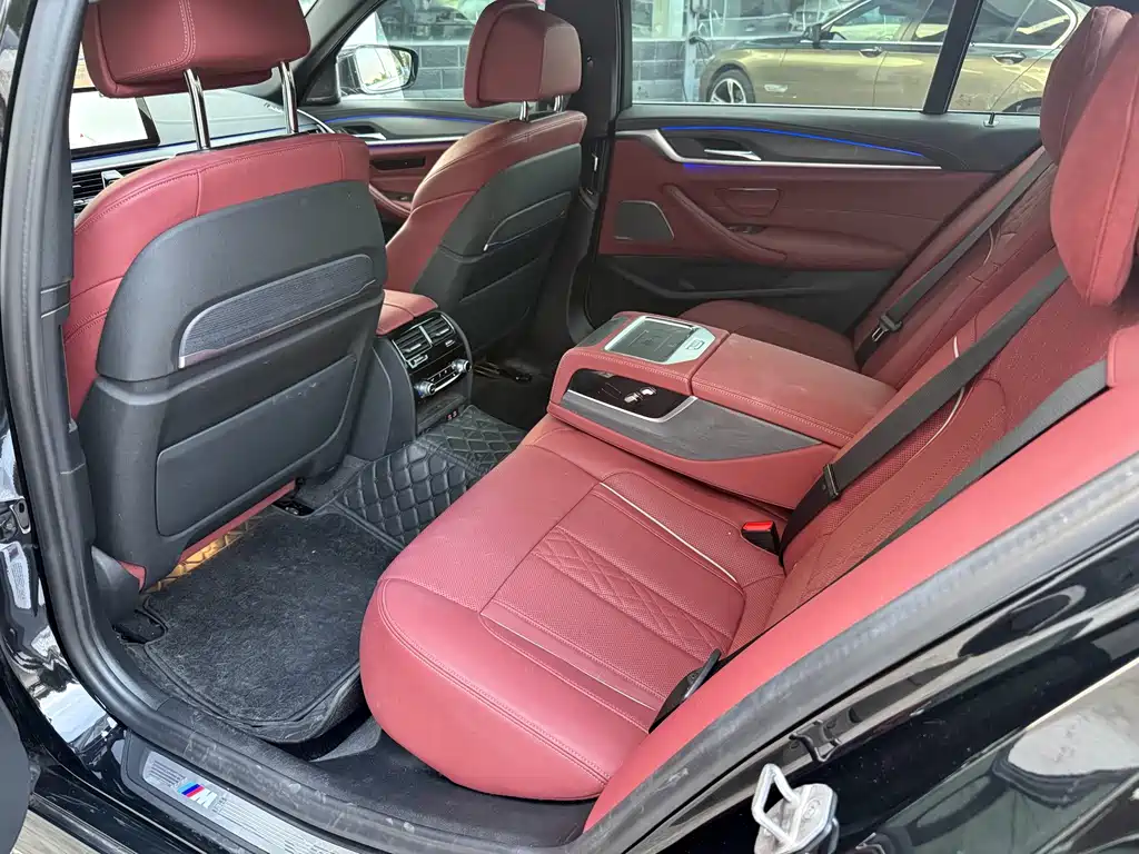 BMW 5 Series — миниатюра 6