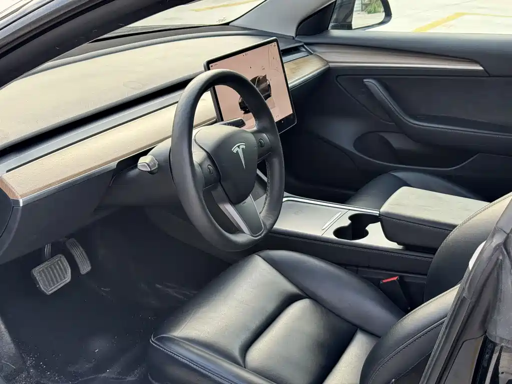 Tesla Model 3 — миниатюра 9