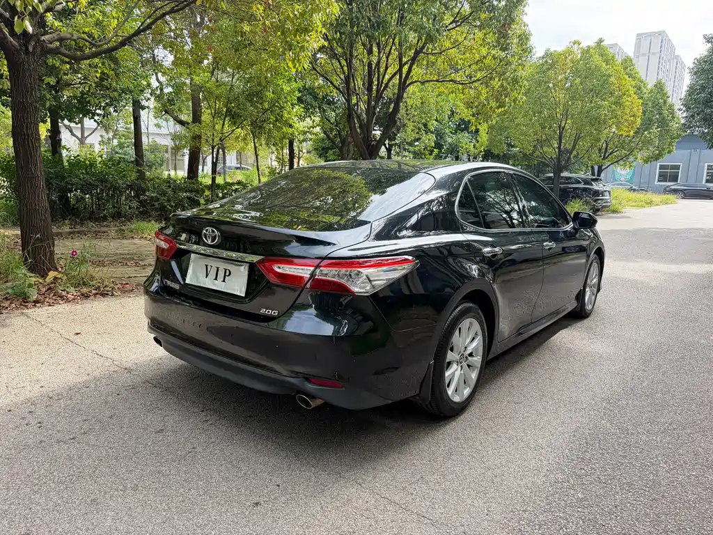 Toyota Camry — миниатюра 3