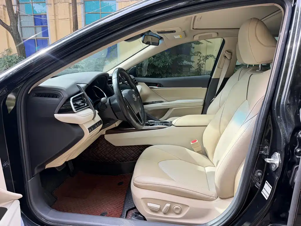 Toyota Camry — миниатюра 9