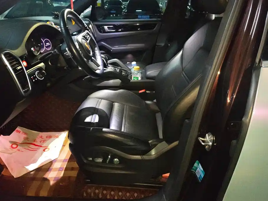 Porsche Cayenne — миниатюра 9