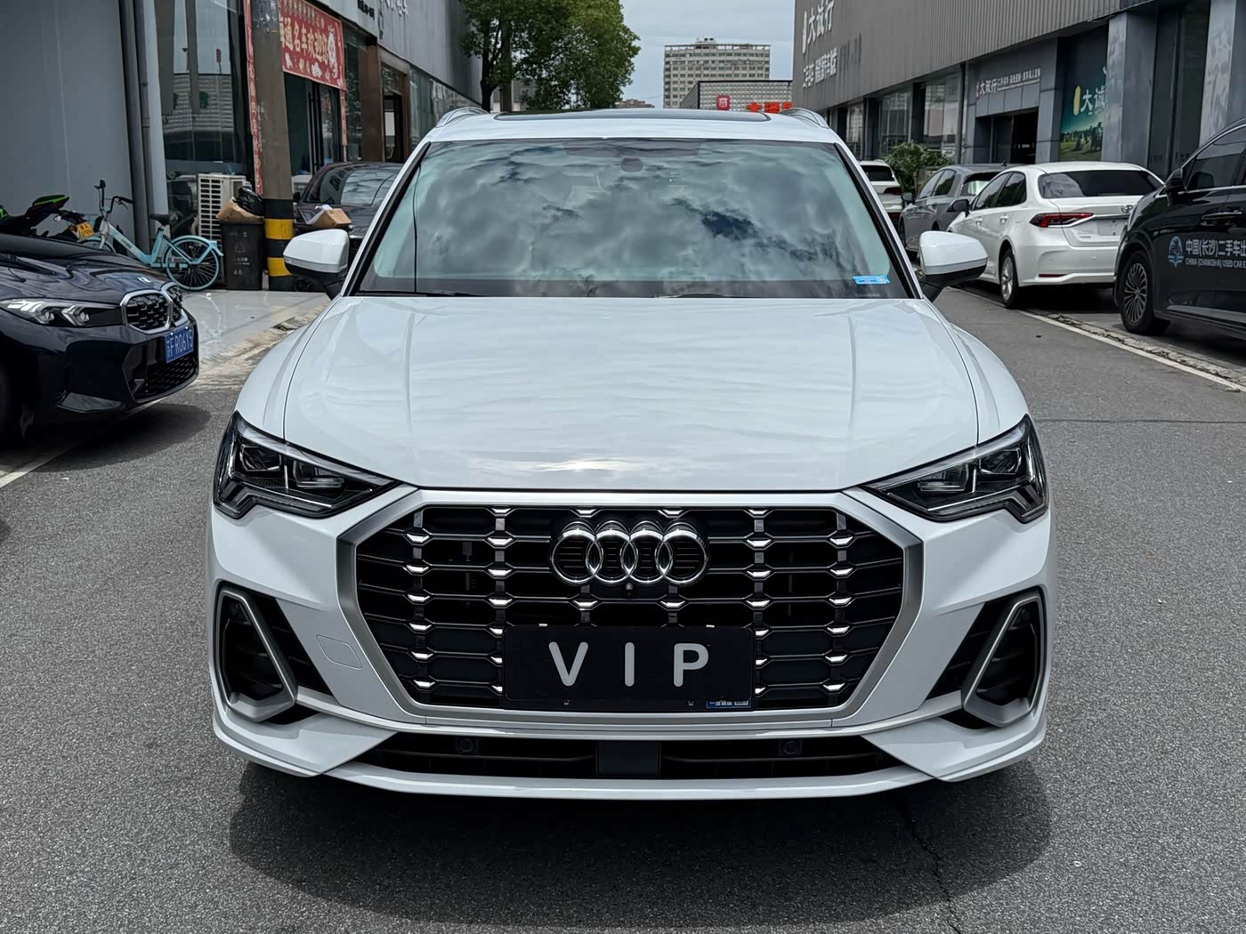 Audi Q3 1.4 л 2022 г. Белый, пробег 10000 км