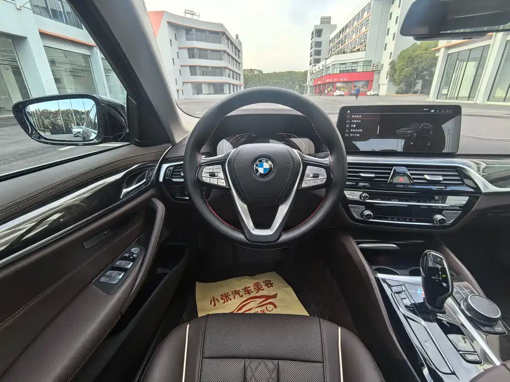 BMW 5 Series — миниатюра 11