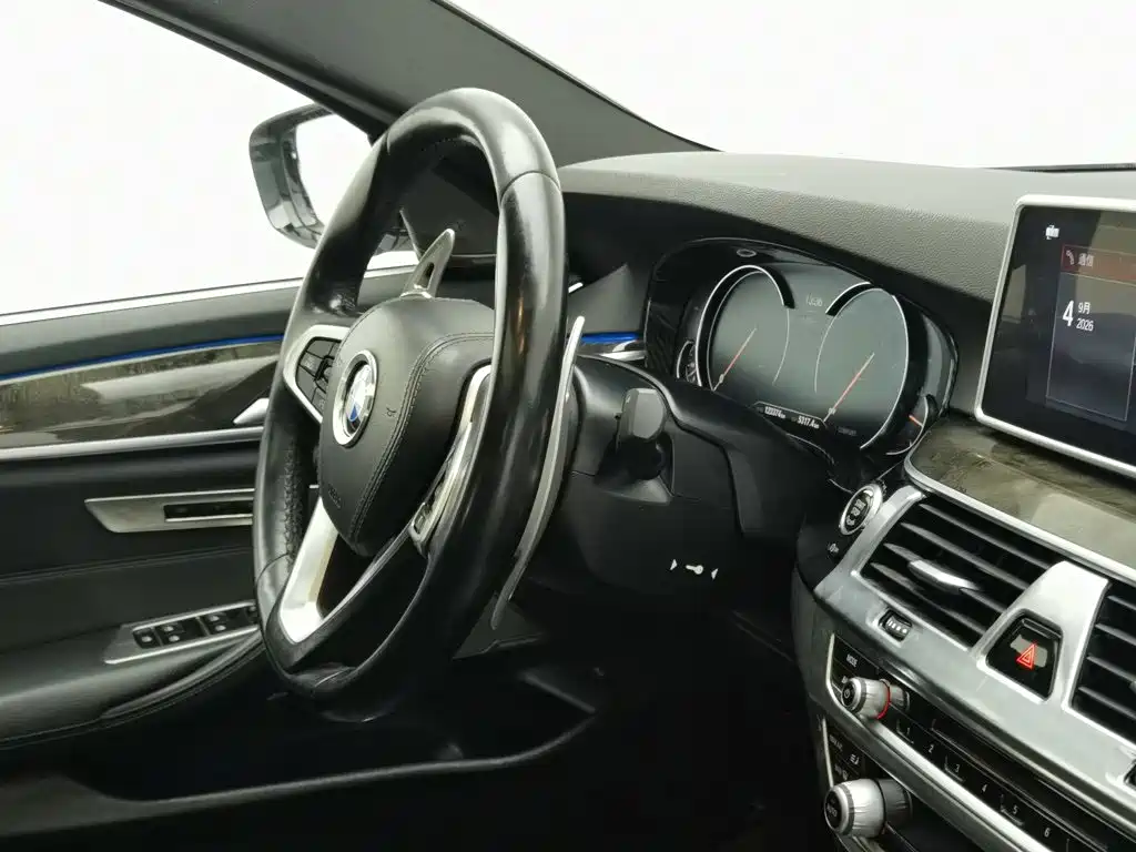 BMW 5 Series — миниатюра 22