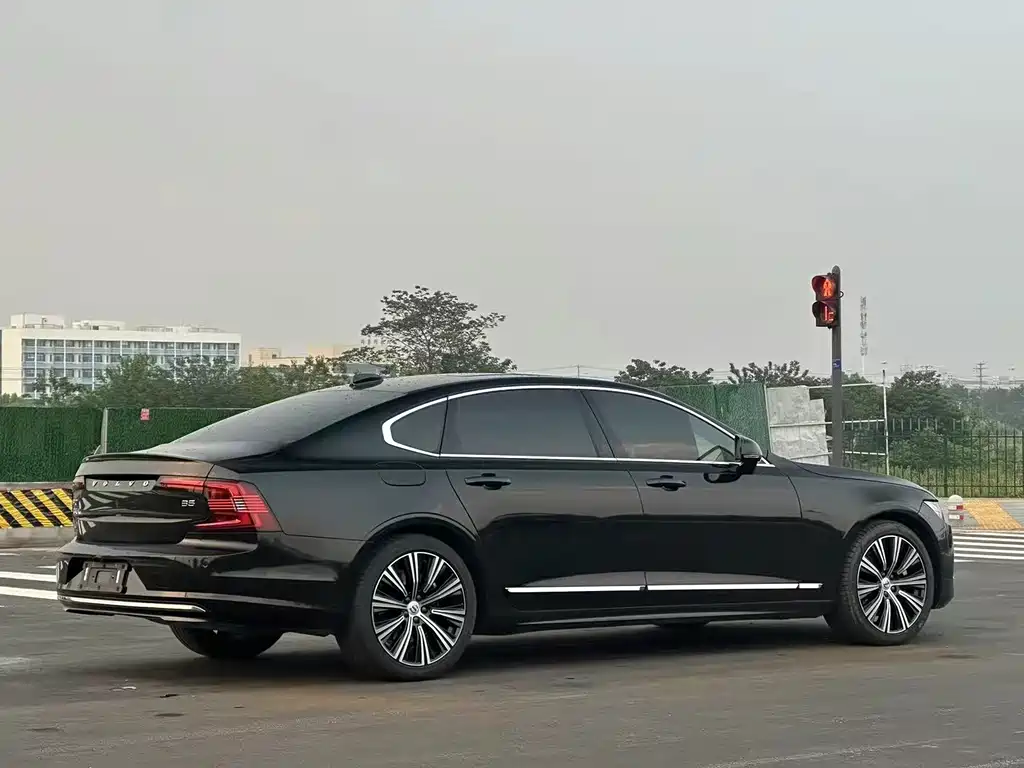 Volvo S90 — миниатюра 9