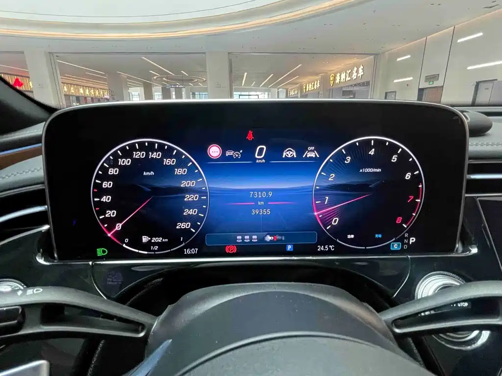 Mercedes-Benz E-Class — миниатюра 9