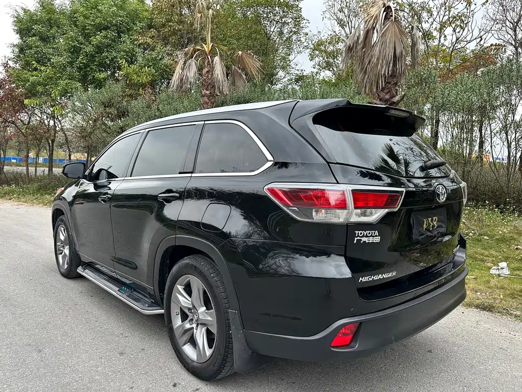 TOYOTA HIGHLANDER