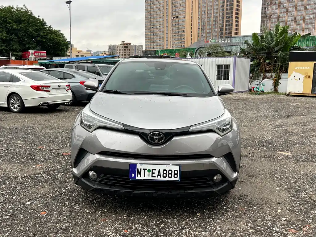 Купить Toyota IZOA