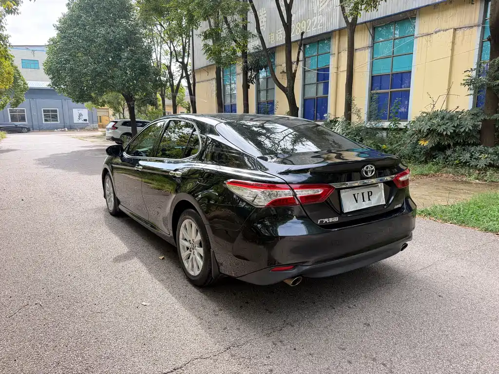 Toyota Camry — миниатюра 5