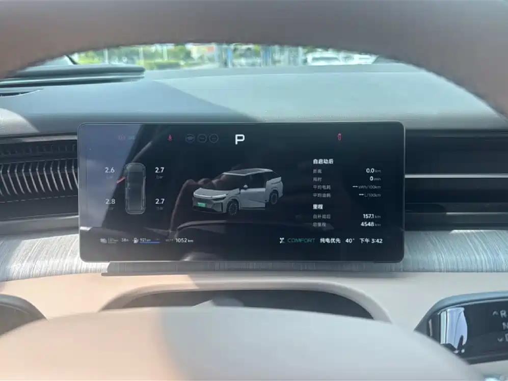 XPeng X9 — миниатюра 7