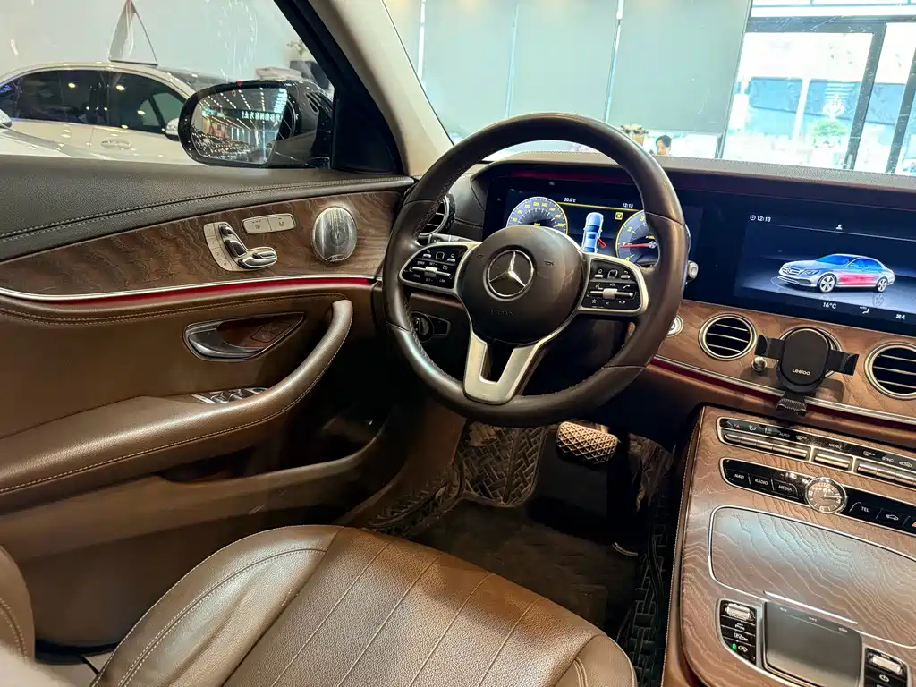 Mercedes-Benz E-Class — миниатюра 17
