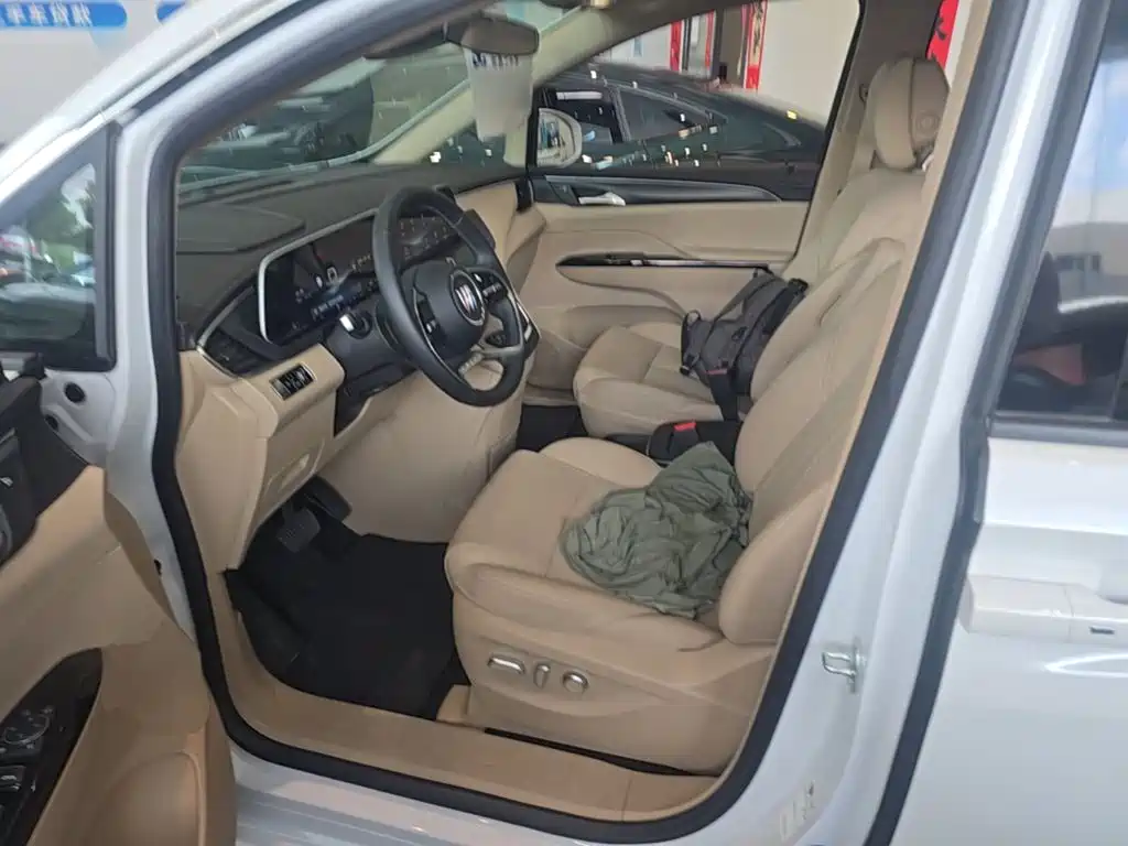 Buick GL8 Hybrid — миниатюра 22