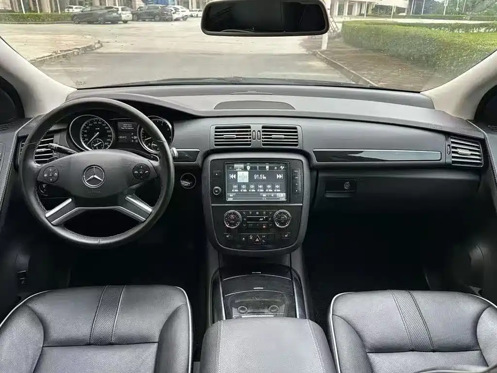 Mercedes-Benz R 2017 R 320 4MATIC