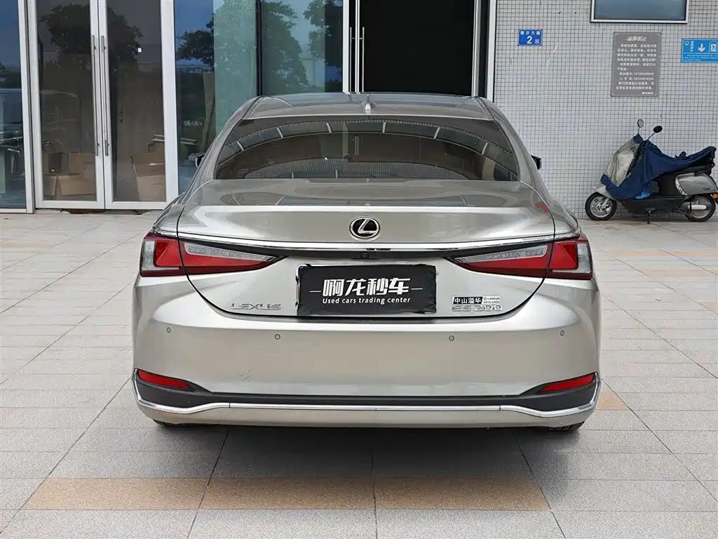 Lexus ES — миниатюра 8