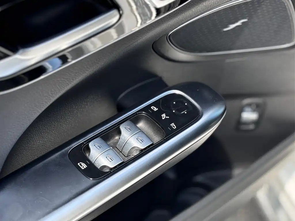 Mercedes-Benz C-Class — миниатюра 15