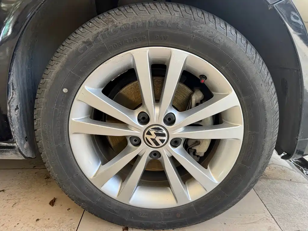Volkswagen Sagitar 2011 1.4TSI MT Luxury