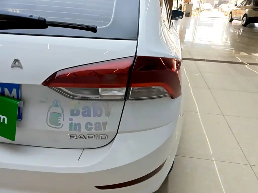 Skoda Rapid Spaceback — миниатюра 8