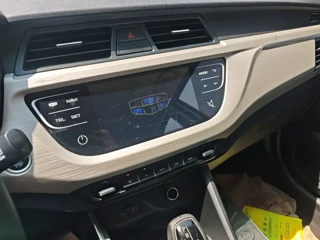Geely Vision X3 — миниатюра 13