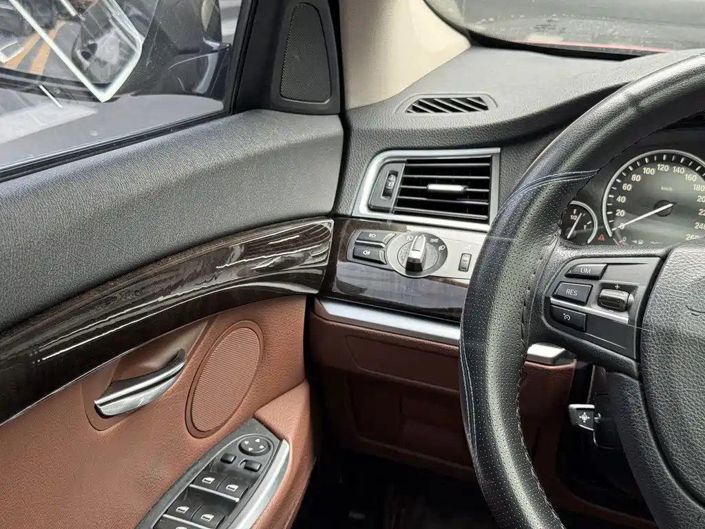 BMW 5 Series GT — миниатюра 17