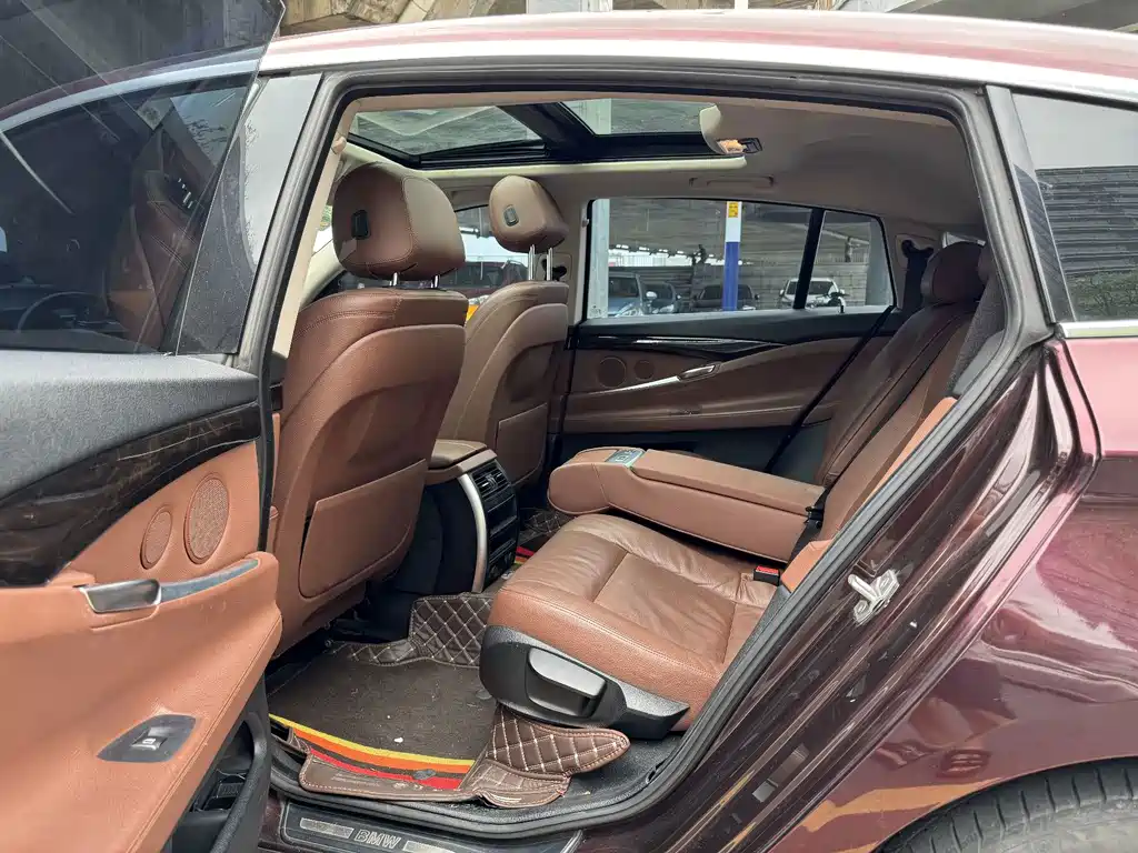 BMW 5 Series GT — миниатюра 10