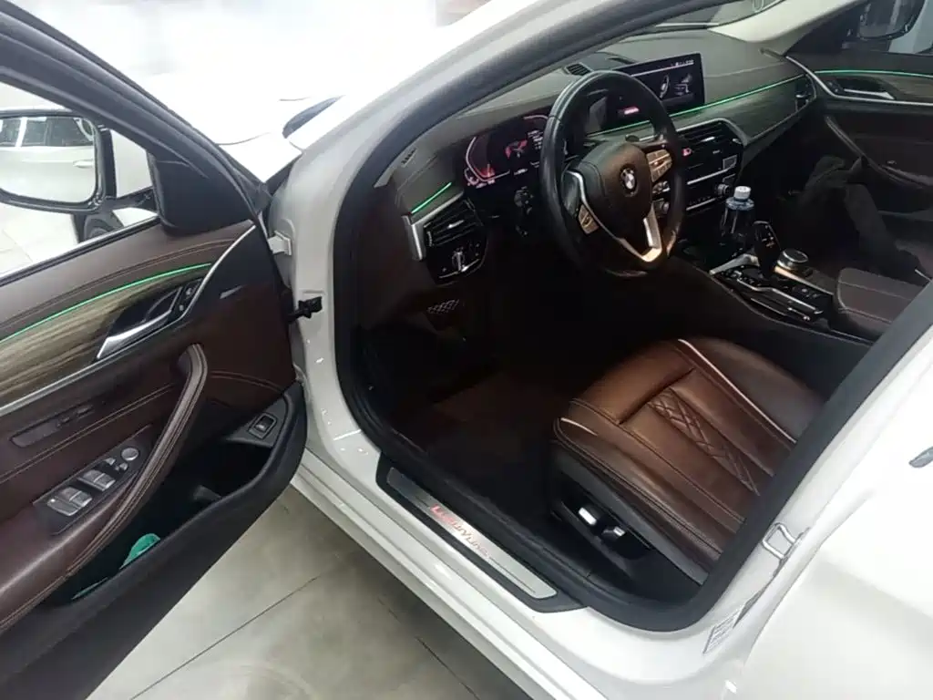 BMW 5 Series — миниатюра 16