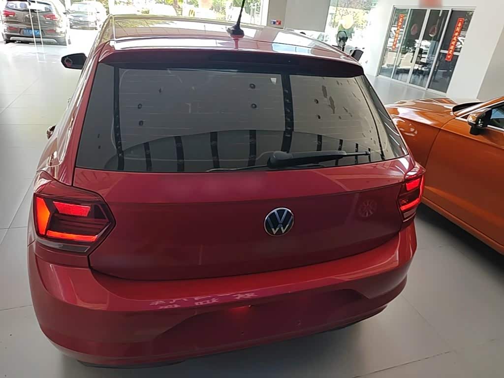 Volkswagen Polo 1.5 л 2021 г. красный/фиолетовый, пробег 48400 км
