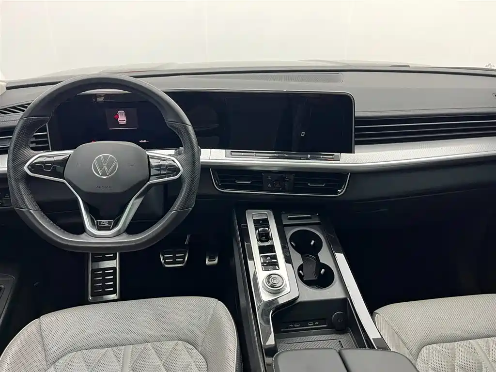 Volkswagen Tavendor 2023 380TSI R-Line