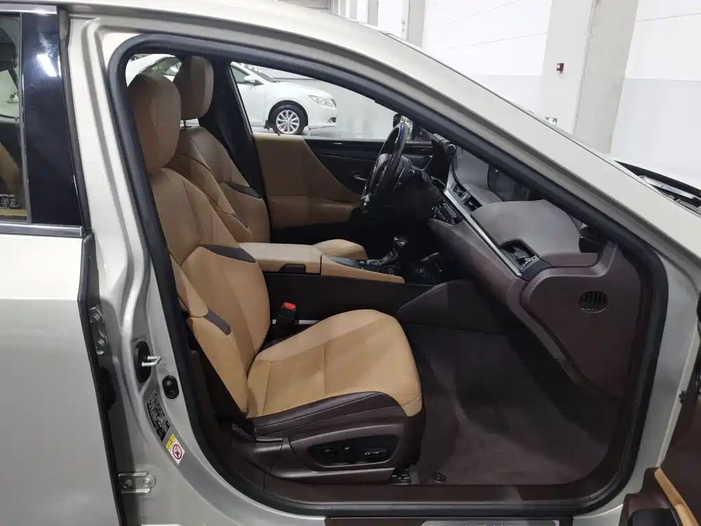 Lexus ES — миниатюра 23