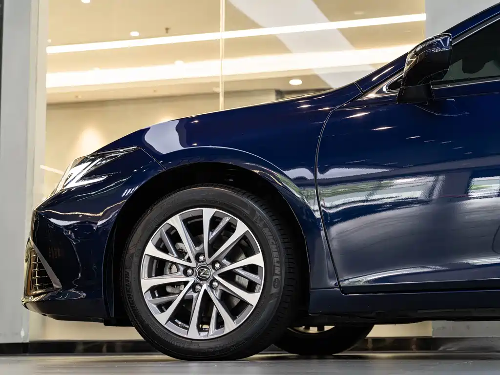 Lexus ES 2025 300h Premium