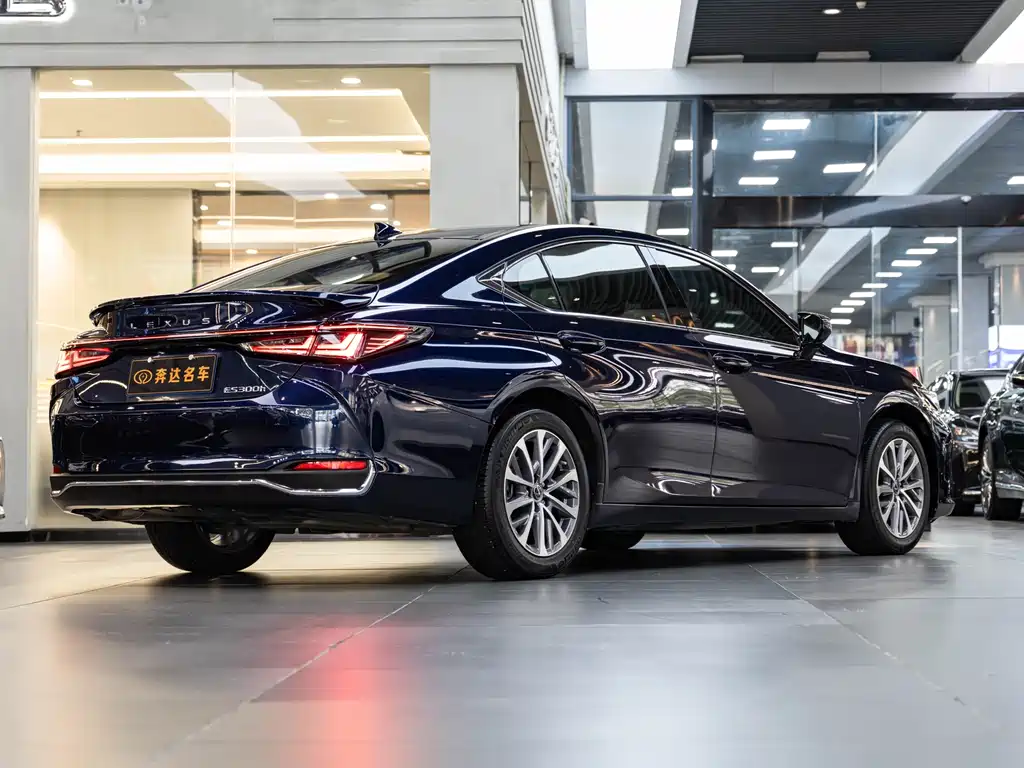 Lexus ES 2025 300h Premium