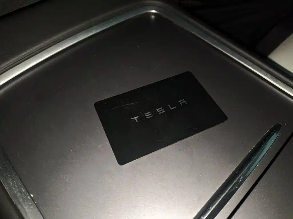 Tesla Model Y — миниатюра 9