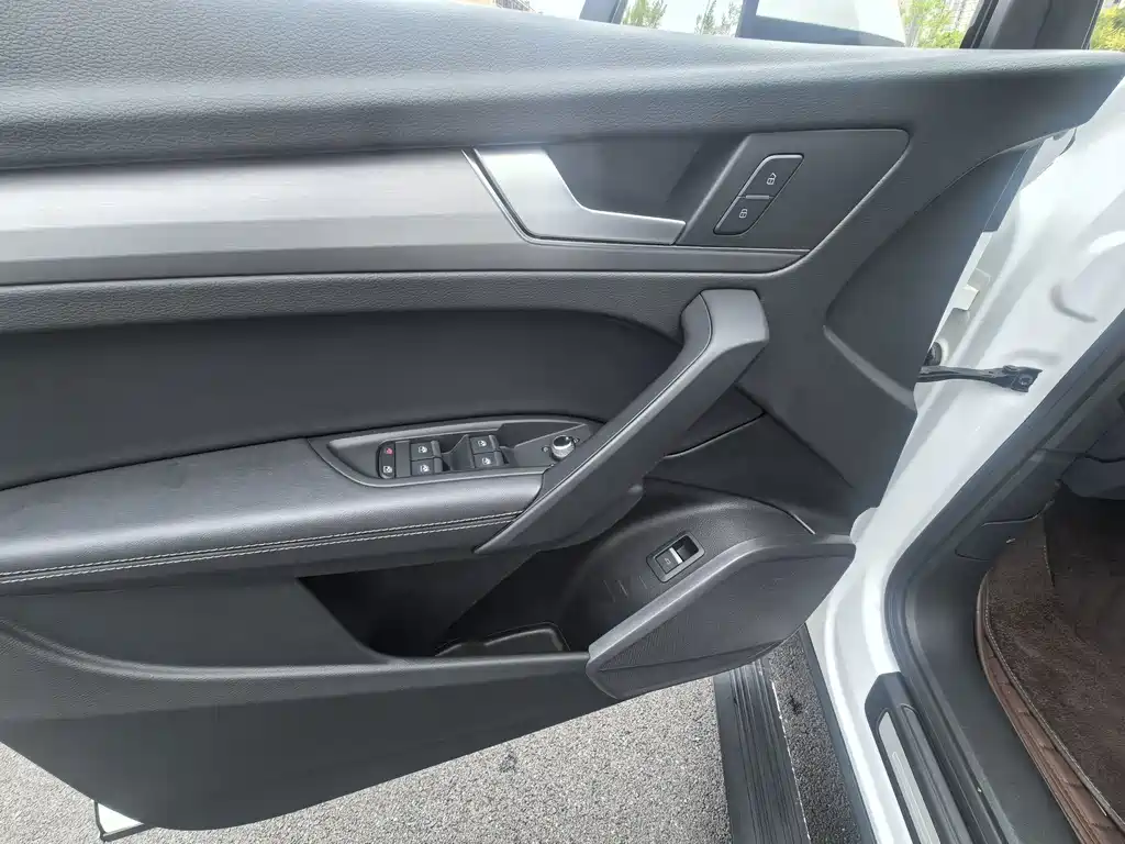 Audi Q5L — миниатюра 11