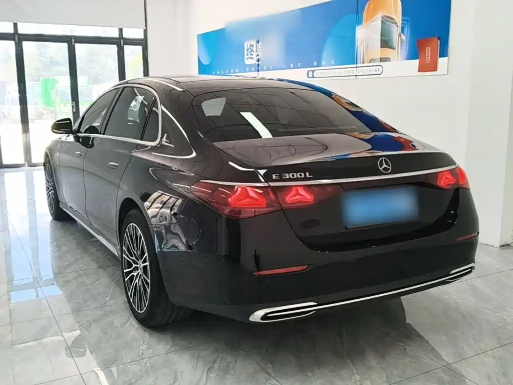 Mercedes-Benz E-Class — миниатюра 5