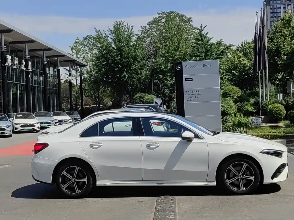 Mercedes-Benz A-Class A 2023 A 200 L Fashion