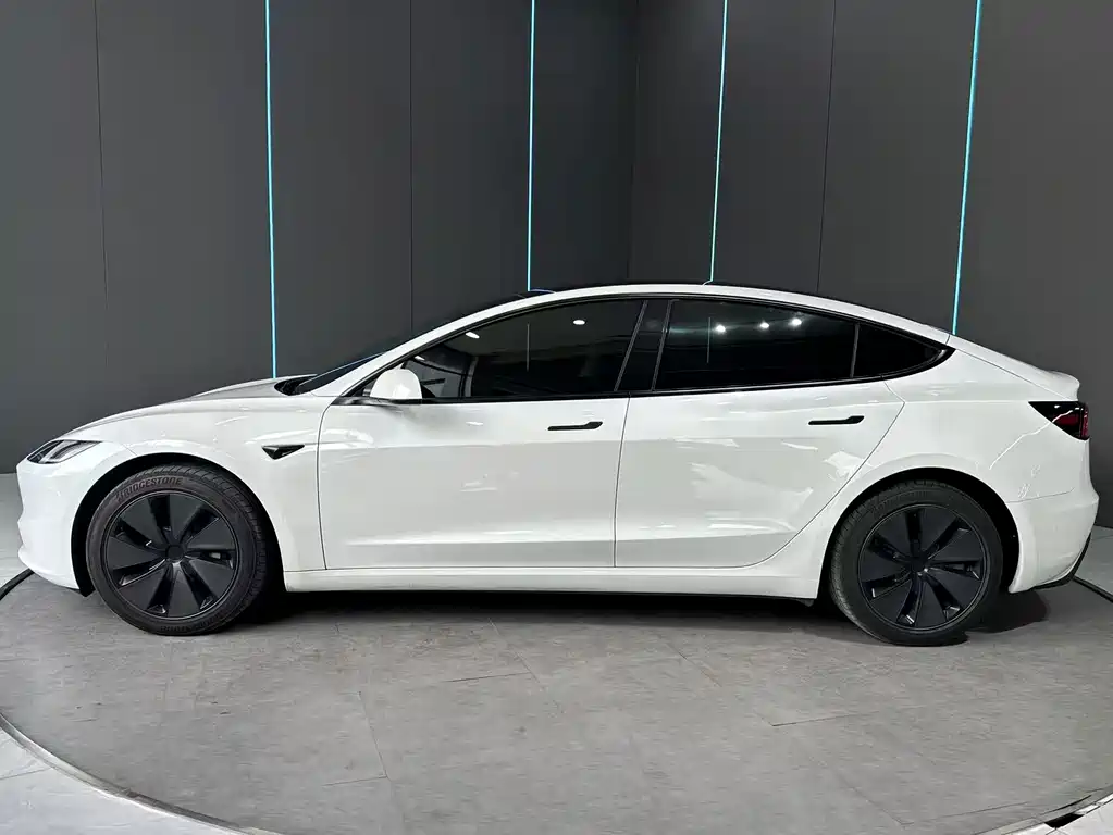 Tesla Model 3 — миниатюра 4