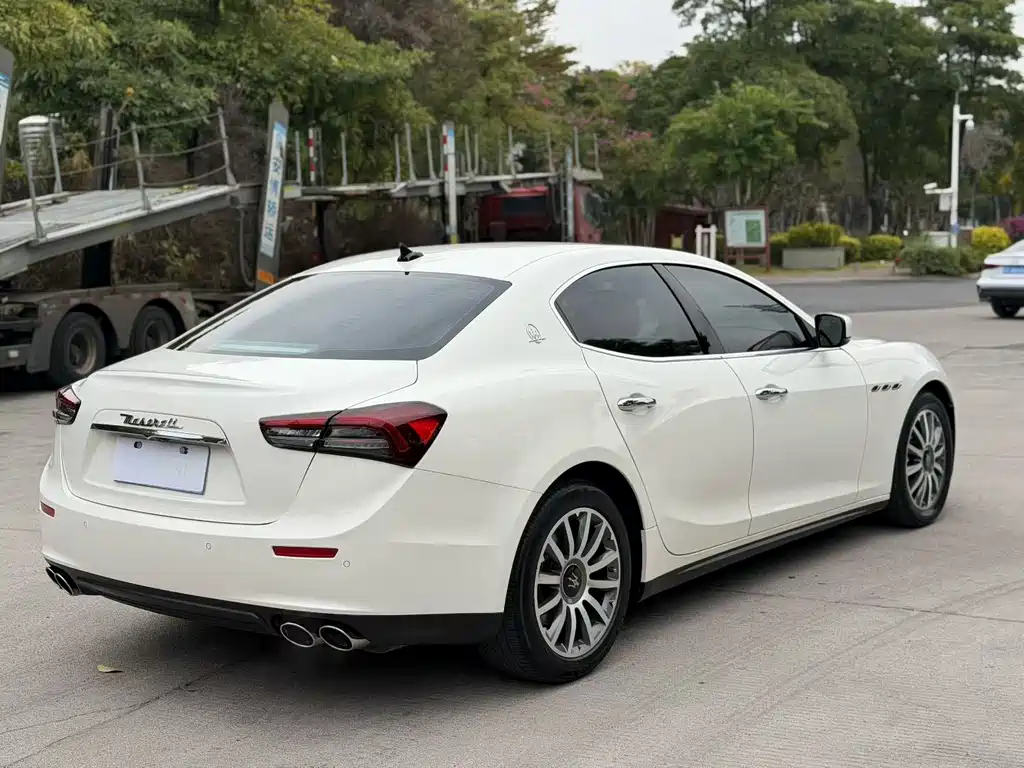 Maserati Ghibli — миниатюра 7