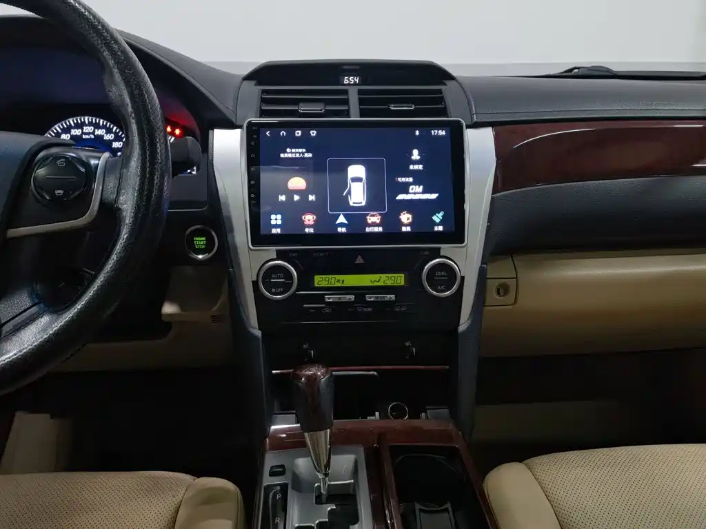 Toyota Camry — миниатюра 12