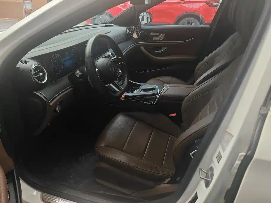 Mercedes-Benz E-Class — миниатюра 9