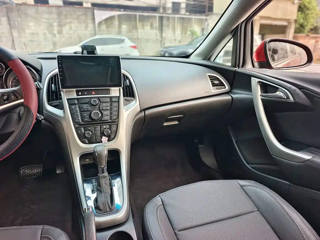 Buick Excelle — миниатюра 8