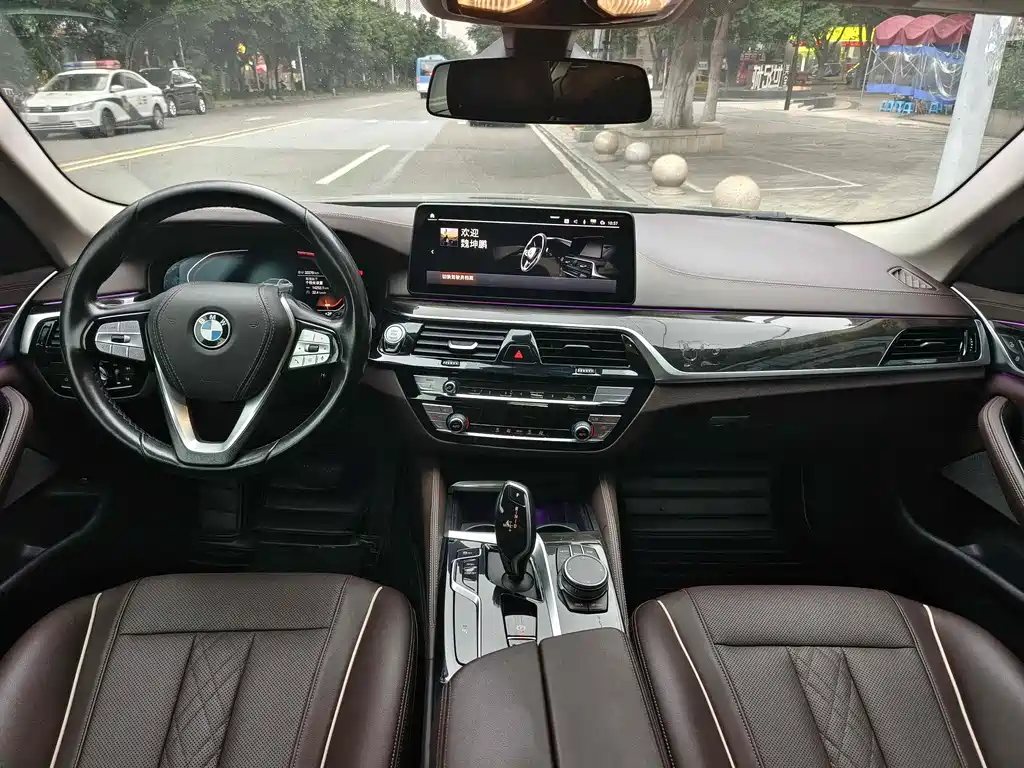 BMW 5 Series — миниатюра 6